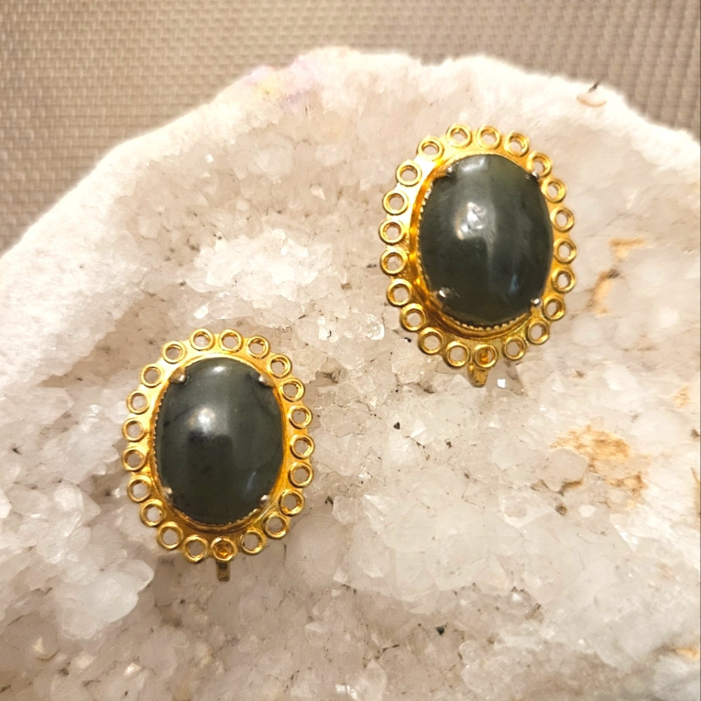 Vintage goldtone faux jade oval cabuchon clip on earrings